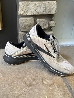 Brooks Adrenaline GTS Shoes